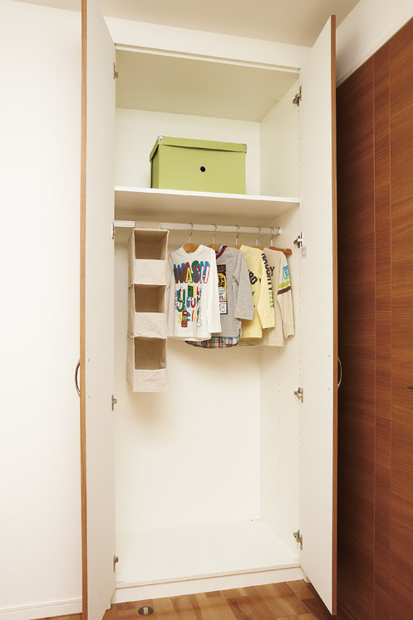 Receipt.  [closet] In Western-style system accommodated, Adopt a closet with hanger pipe. You can organize the clothing and accessories such as neat (same specifications)