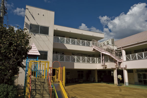 Surrounding environment. Nakano kindergarten (walk 11 minutes ・ About 850m)