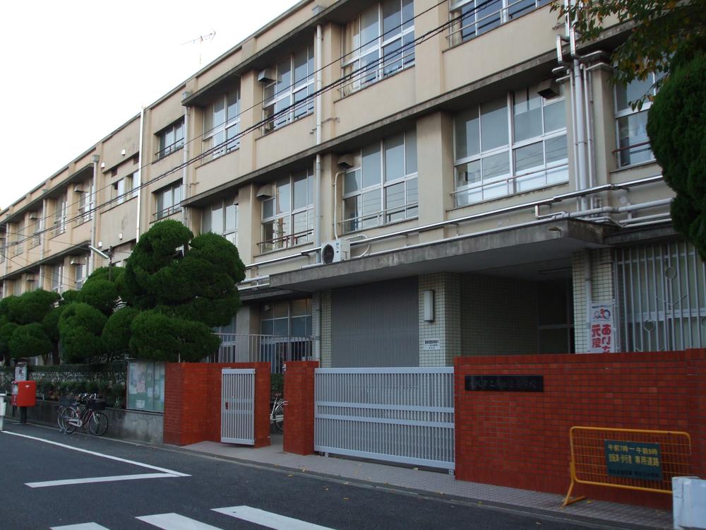 Primary school. Minami Tanabe 600m up to elementary school