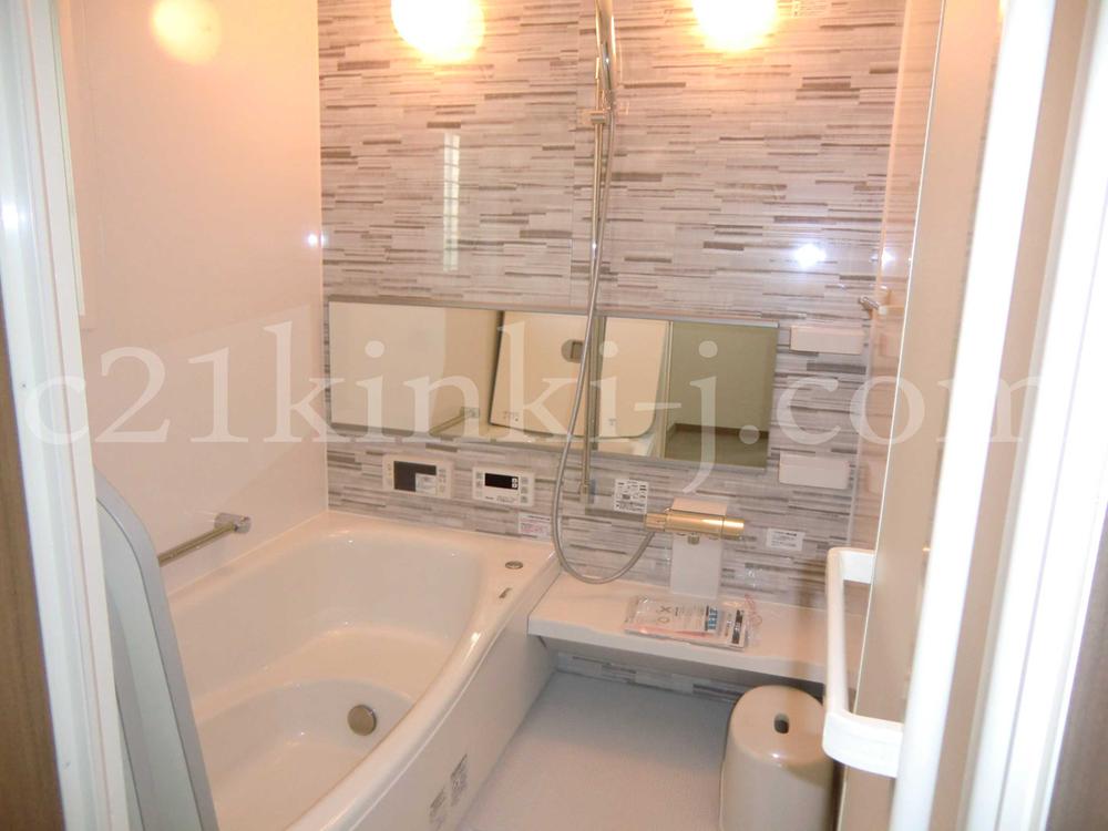 Same specifications photo (bathroom). Same specifications photo (bathroom) Bathroom with bathroom heating dryer!