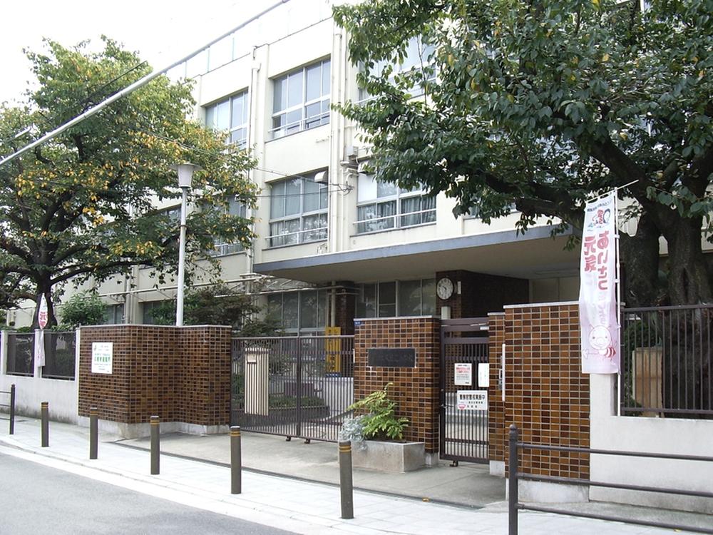 Primary school. 354m to Osaka Municipal Higashitanabe Elementary School