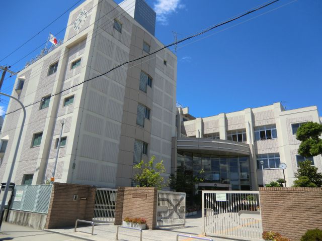 Junior high school. 481m until Tanabe junior high school (junior high school)