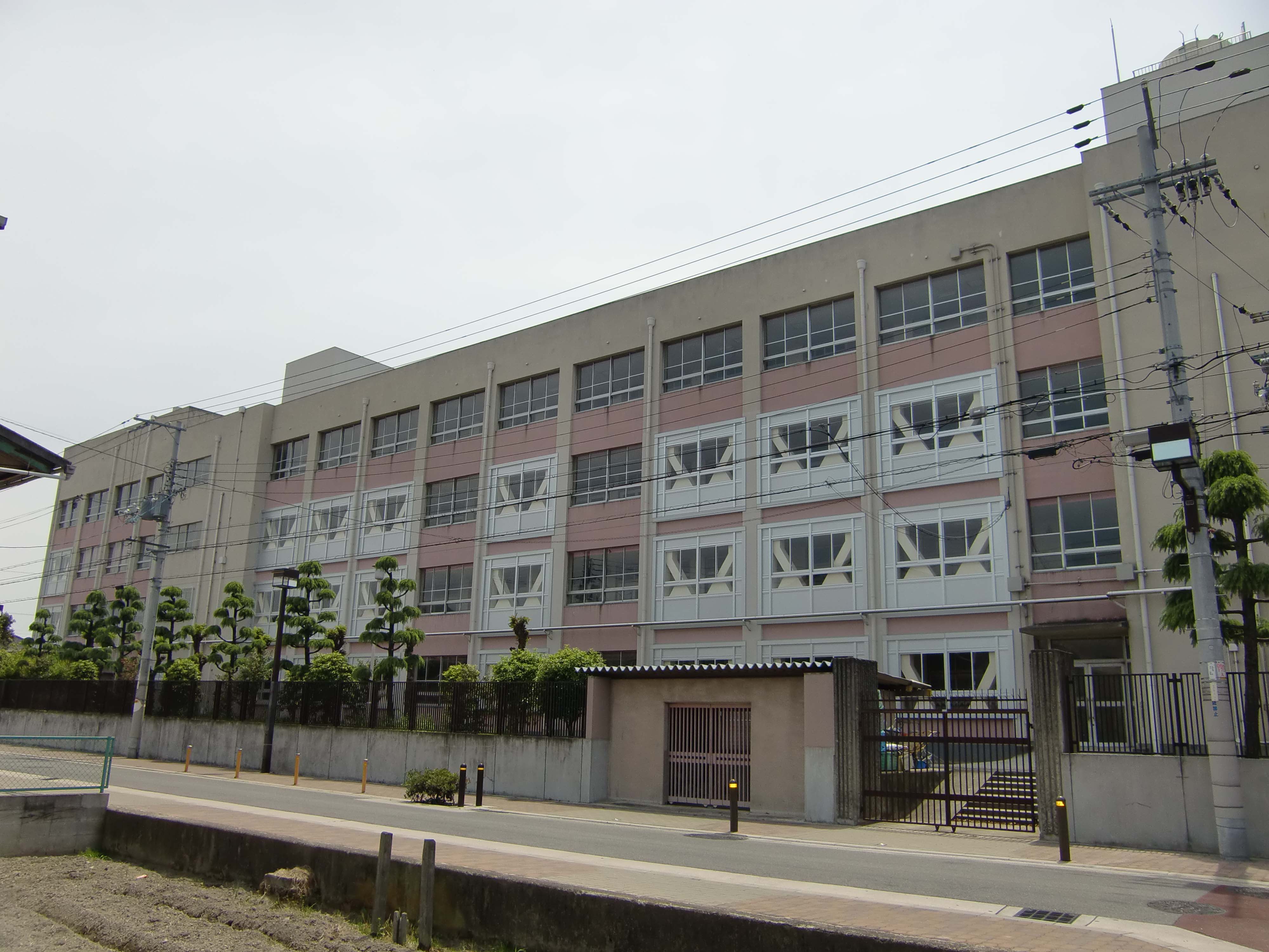 Junior high school. Until the (junior high school) 300m