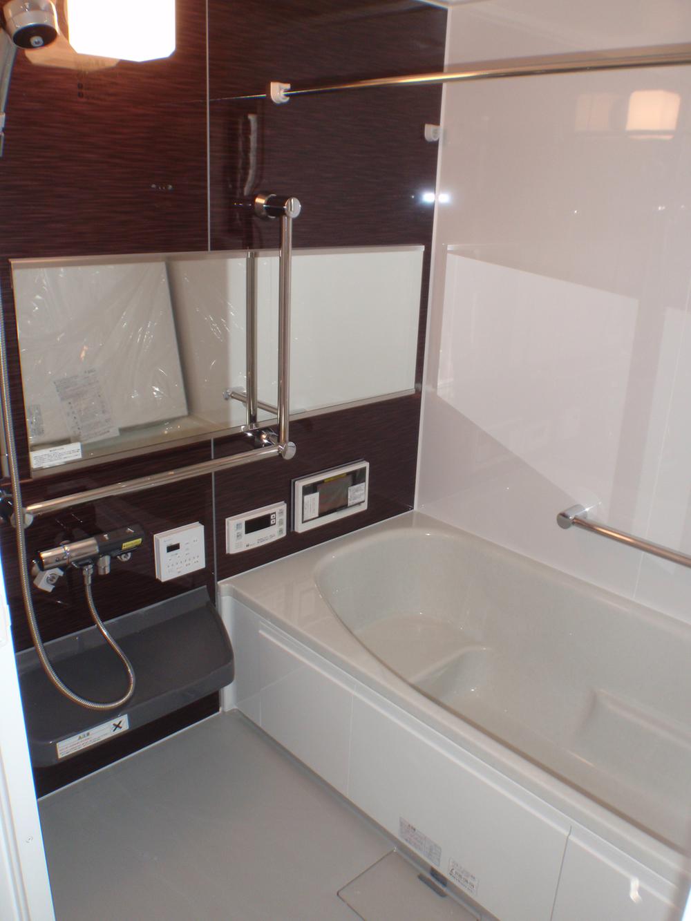 Same specifications photo (bathroom). Construction Case