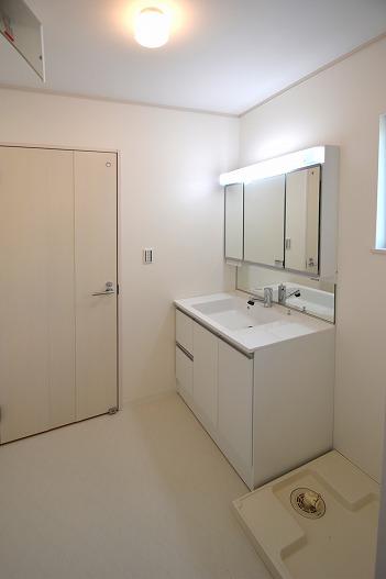 Wash basin, toilet