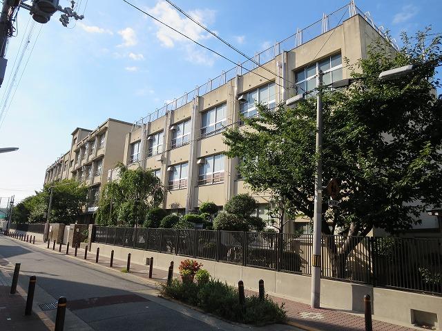 Junior high school. 1065m to Osaka Municipal Higashi Sumiyoshi Junior High School