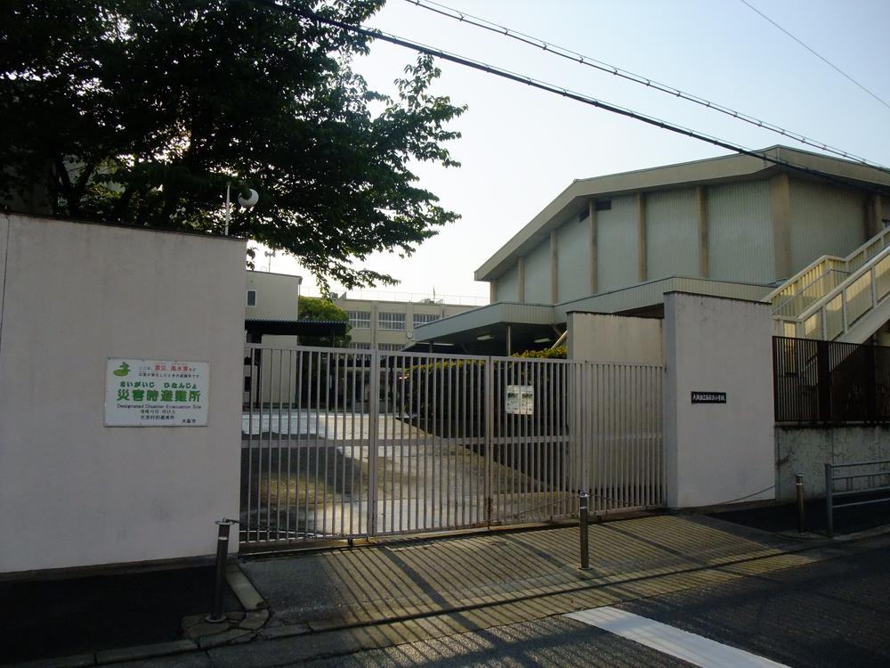 Primary school. 657m to Osaka Minami Baekje Elementary School