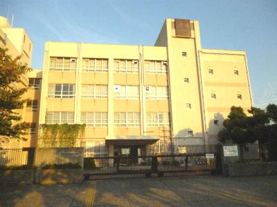 Junior high school. 1072m to Osaka Municipal Yada Junior High School