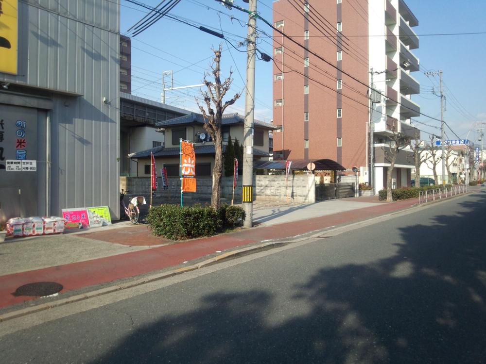 Local photos, including front road. Before the road is wide