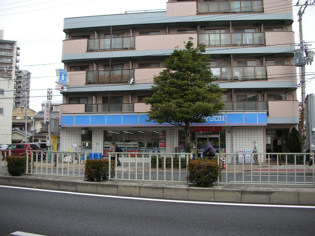 Convenience store. 120m until Lawson Kami Shinjo 3-chome (convenience store)