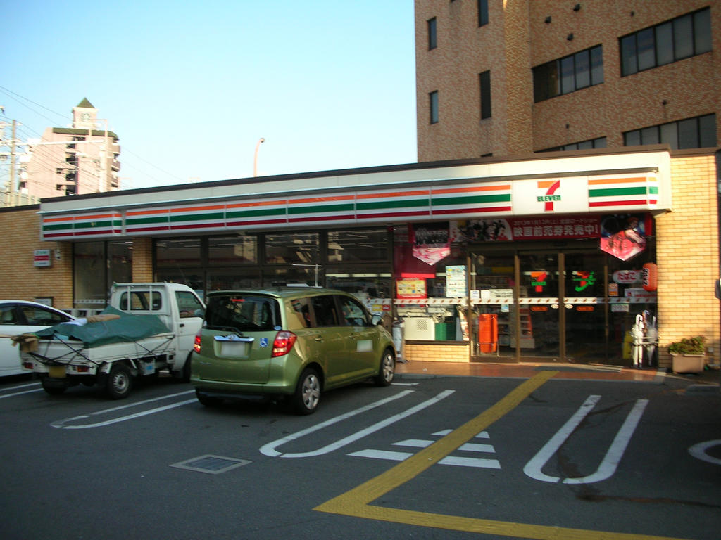 Convenience store. Seven-Eleven Osaka Kami Shinjo 1-chome to (convenience store) 160m