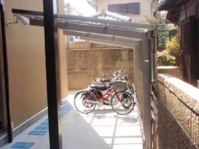 Other Equipment. Bicycle-parking space, It is equipped with.