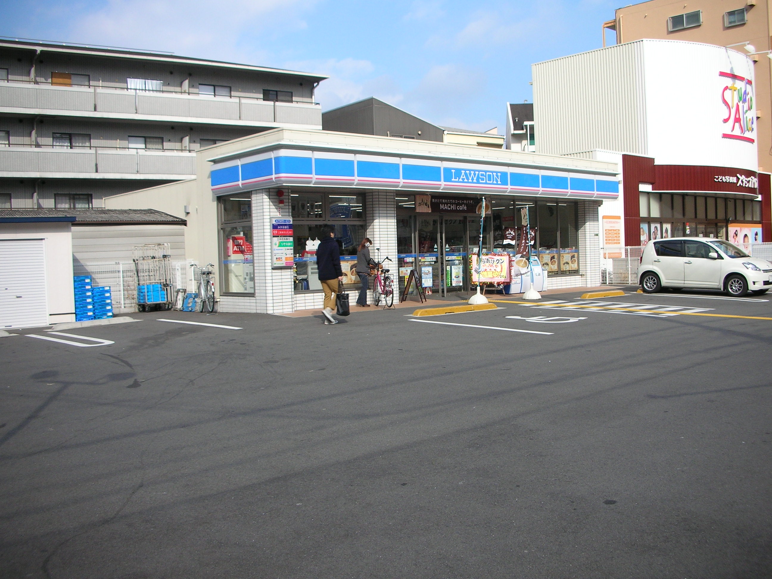 Convenience store. Lawson Hoshin Chome store up (convenience store) 55m
