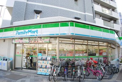 Convenience store. 500m to Family Mart (convenience store)