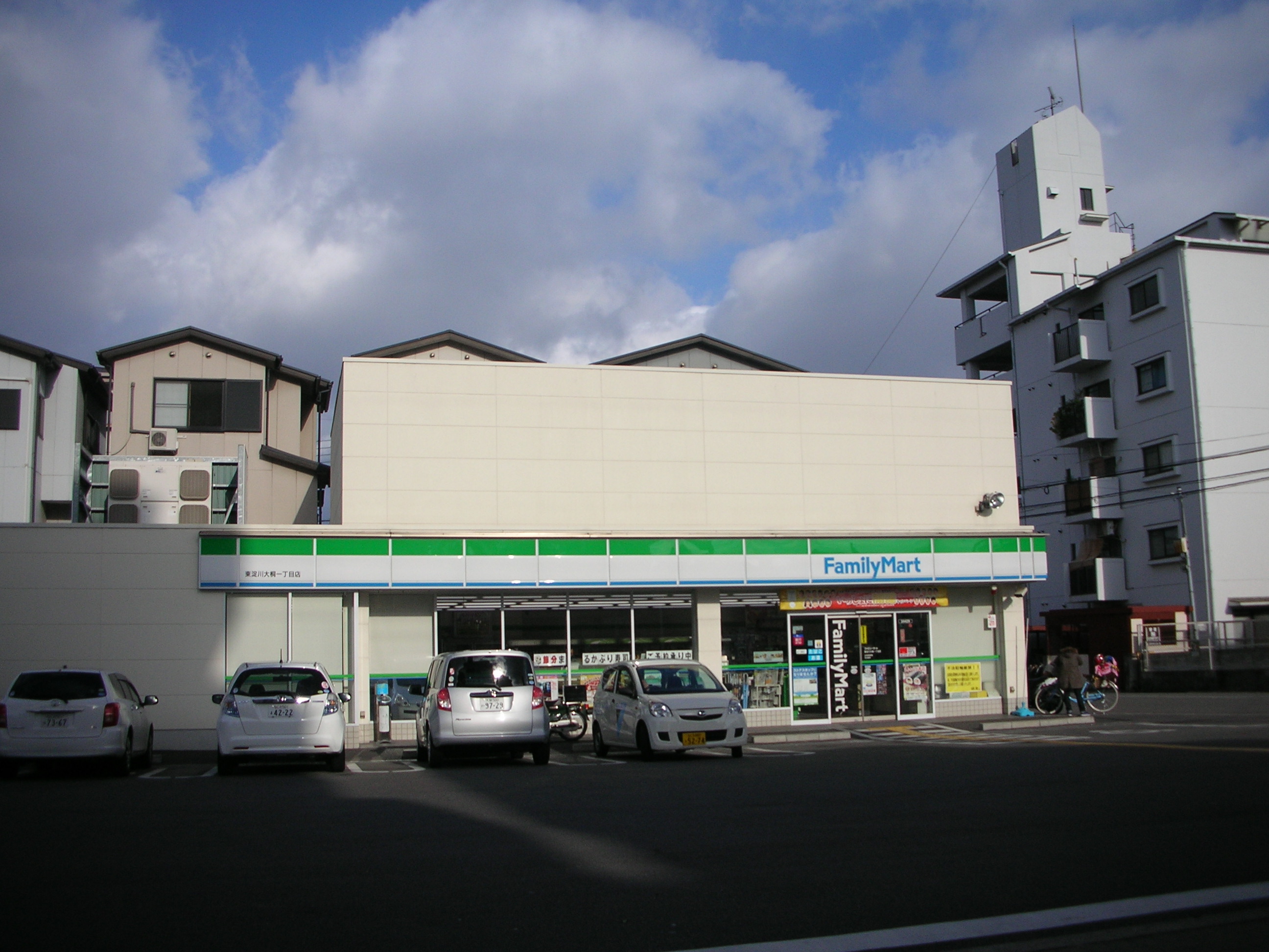 Convenience store. FamilyMart Higashiyodogawa daiquiri chome store up (convenience store) 319m