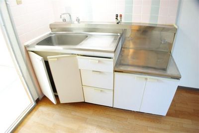 Kitchen. Two-burner gas stove can be installed Property! 