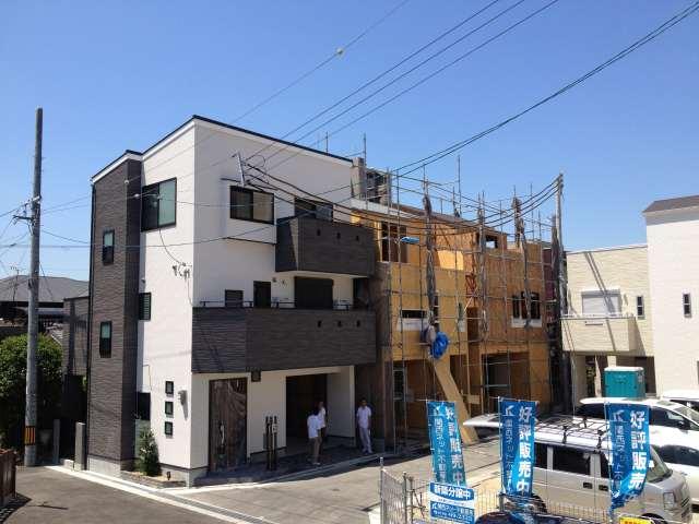 Local photos, including front road. It became the final sale.