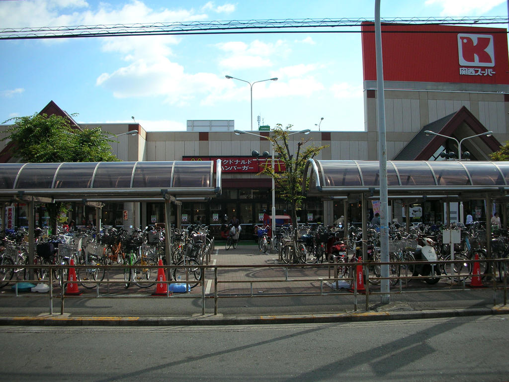 Supermarket. 189m to the Kansai Super Zuiko Corporation store (Super)