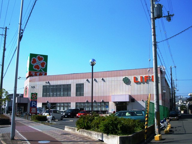 Supermarket. 646m up to life Sozen-ji Temple store (Super)
