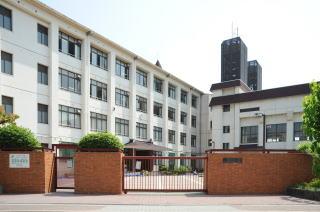 Primary school. Omichiminami until elementary school 320m