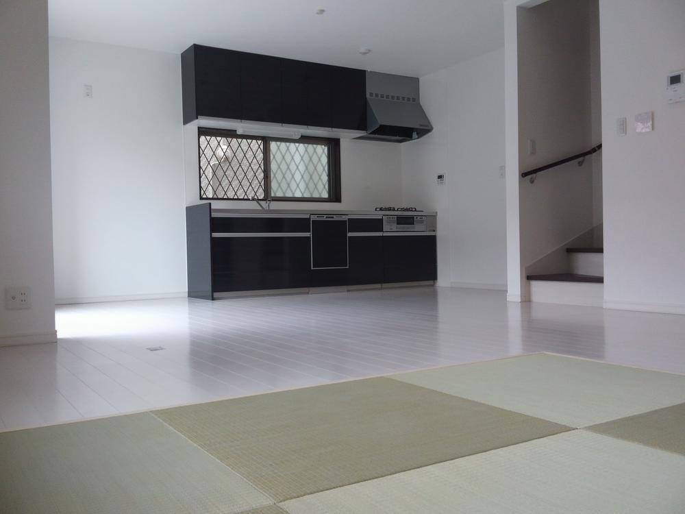 Non-living room. Indoor (08 May 2013) Shooting