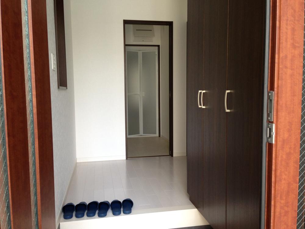 Entrance. Local (08 May 2013) Shooting