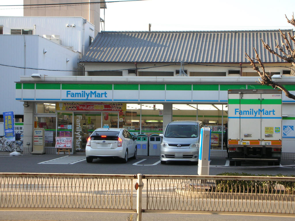 Convenience store. FamilyMart Hoshin chome store up (convenience store) 116m