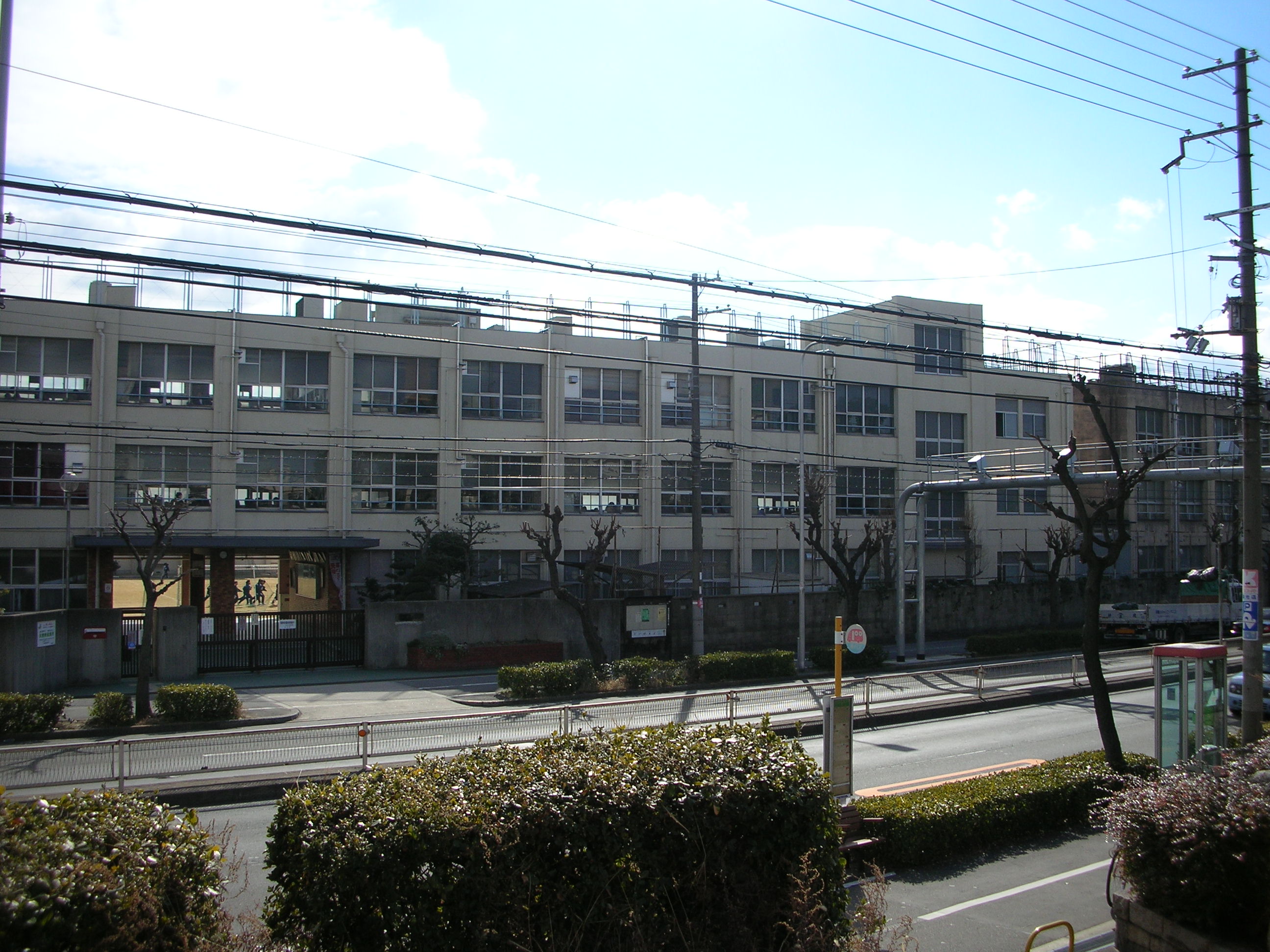 Junior high school. 539m to Osaka Municipal Higashiyodo junior high school (junior high school)