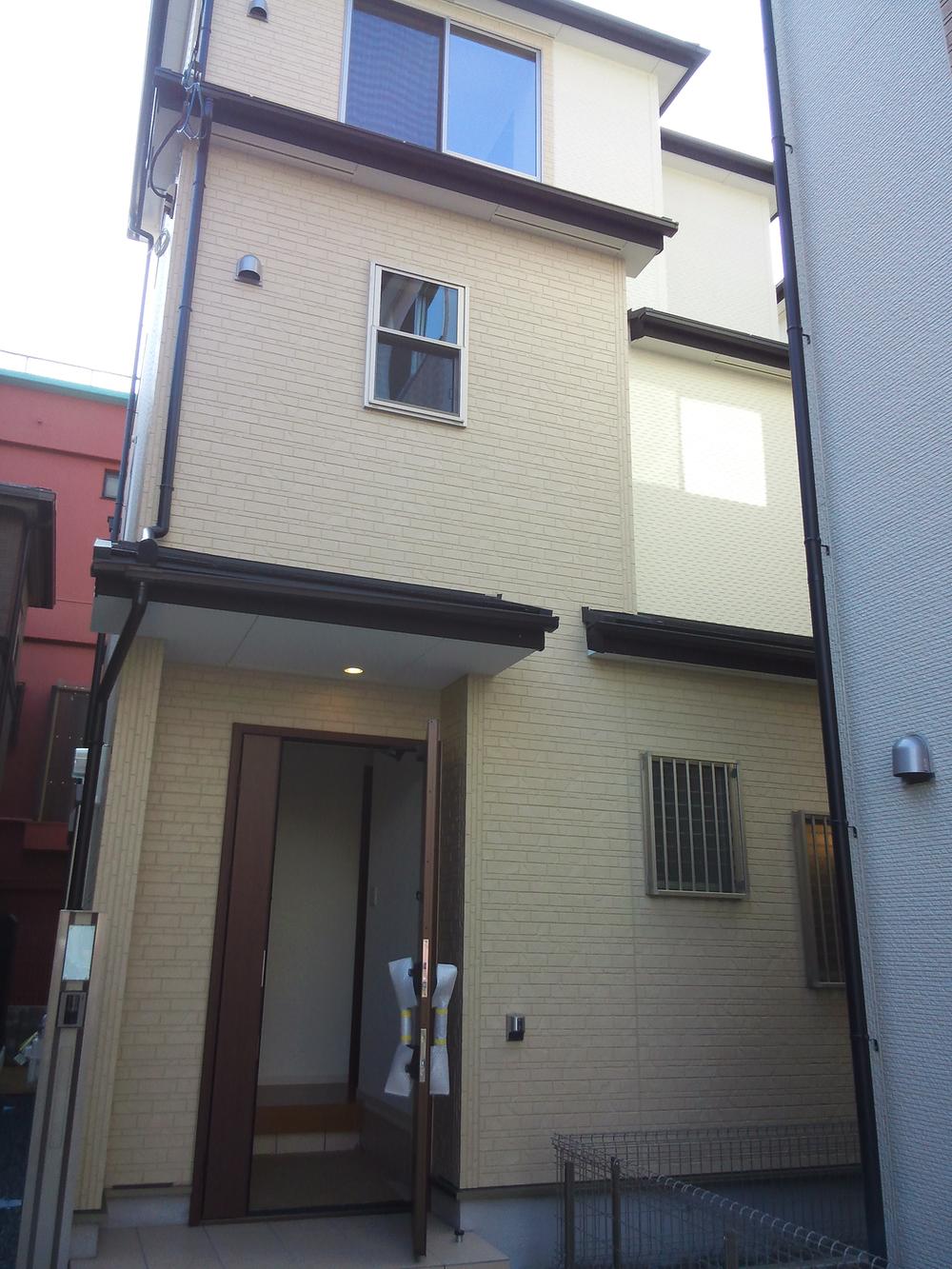 Local appearance photo. Local (11 May 2013) Shooting