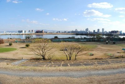 park. Yodogawa 250m until the dry riverbed (park)