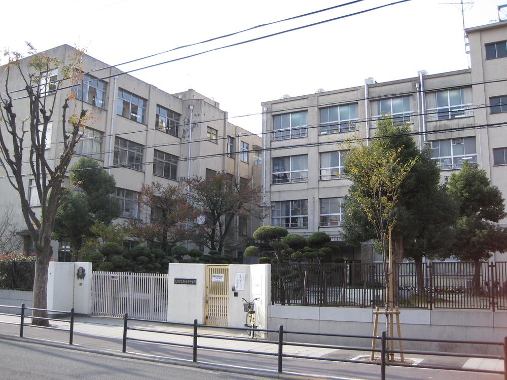 Junior high school. 879m to Osaka Municipal Shinto Dian junior high school