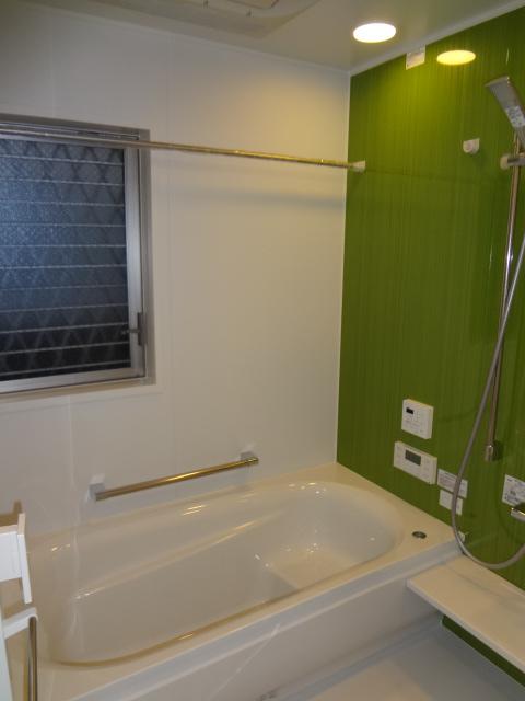 Bathroom. C No. Location: Bathroom