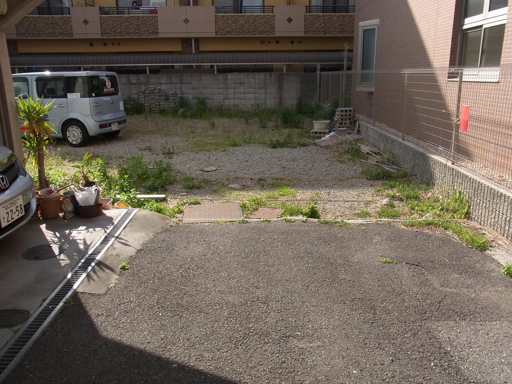 Local photos, including front road. Local (04 May 2013) Shooting