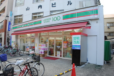 Convenience store. Lawson 100 up (convenience store) 20m