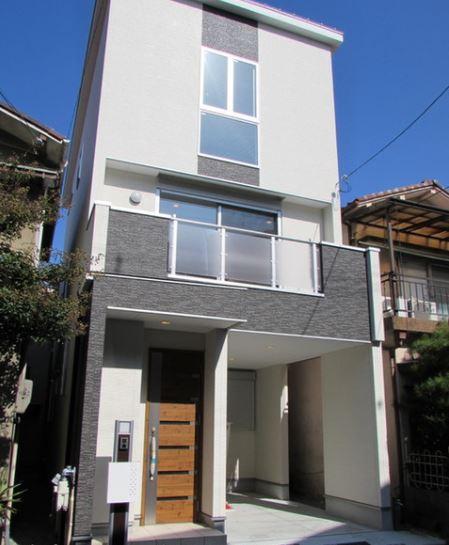 Local appearance photo. Local (11 May 2013) Shooting