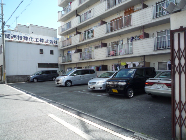 Parking lot. On-site garage monthly 15,000 yen