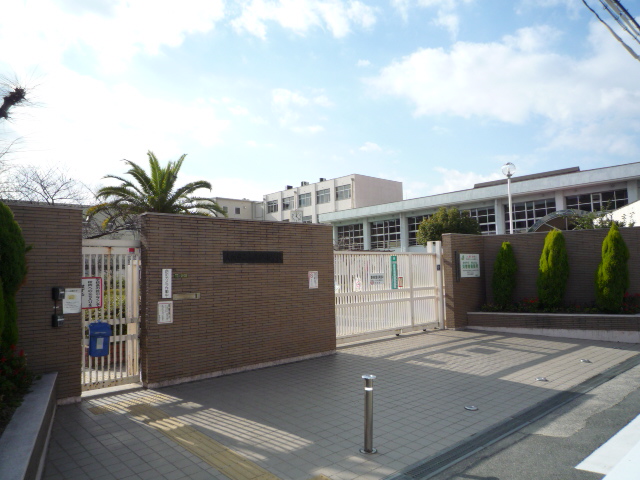 Primary school. 670m to Osaka Municipal Higashiawaji elementary school (elementary school)