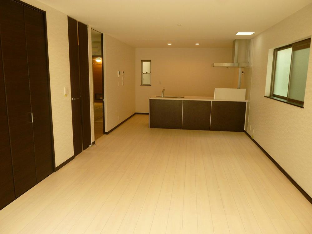 Living. Second floor living room of the spacious 20 quires