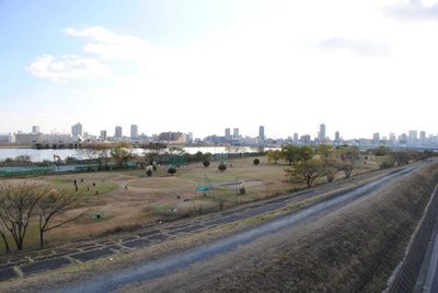 park. Yodogawa 800m until the dry riverbed (park)