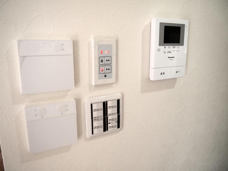 Other Equipment. TV monitor Hong, Equipment remote control