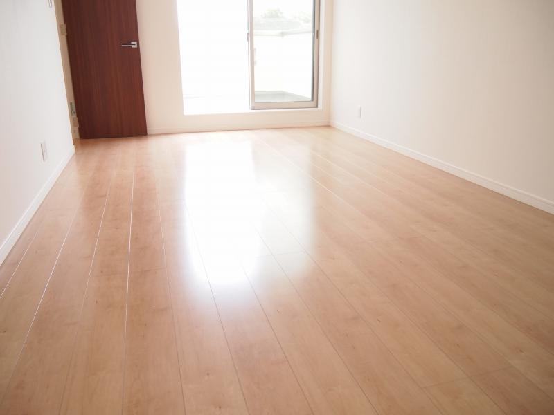 Non-living room.    Construction is a picture