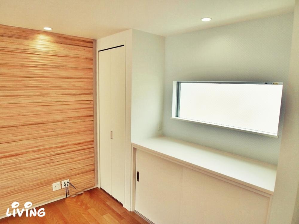 Living.    Construction is a picture