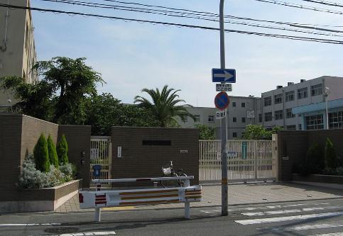 Primary school. 579m to Osaka Municipal Higashiawaji Elementary School