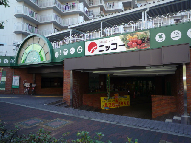 Shopping centre. 150m to shopping Town Ever Les (shopping center)