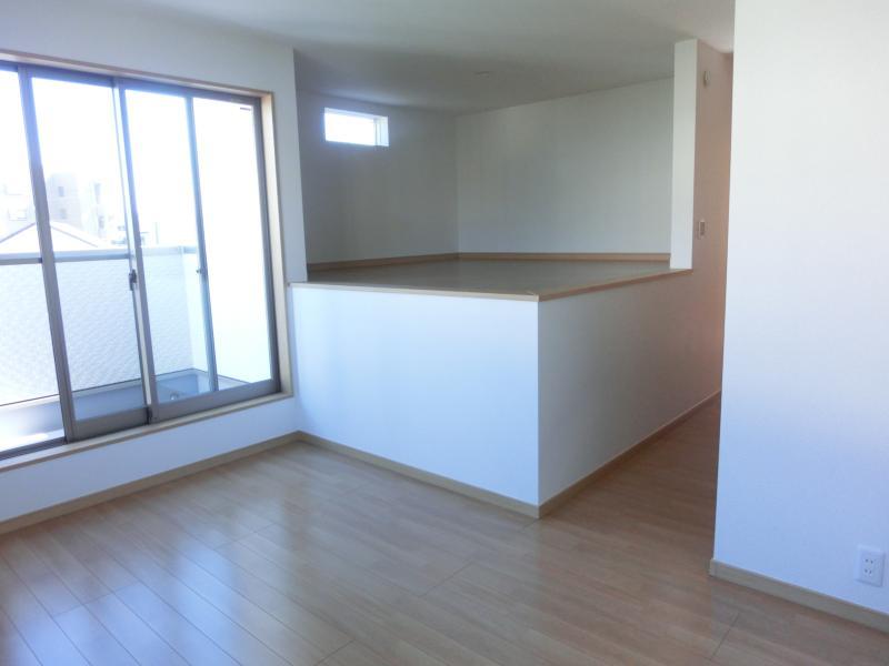 Non-living room. Open loft 6 Pledge!