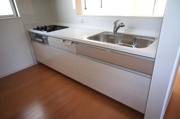 Kitchen. It is safe because it is cooking while looking at the situation of children ☆