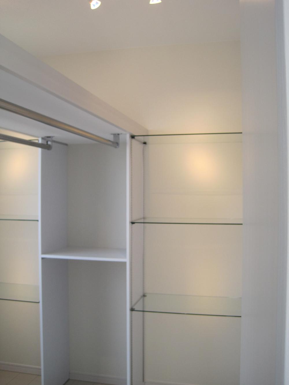 Building plan example (introspection photo). Fashionable and convenient walk-in closet