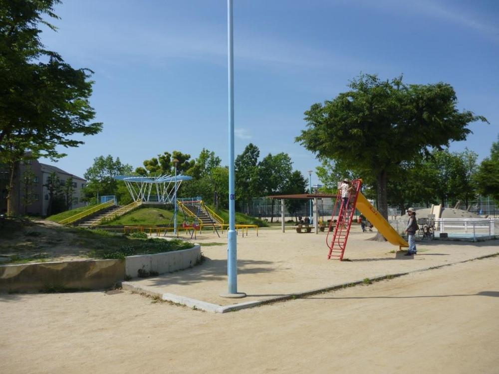 park. 1221m play equipment and sandpit to Toyosato Central Park is, of course, You can enjoy all the way with your family because there is also a baseball field and ground!