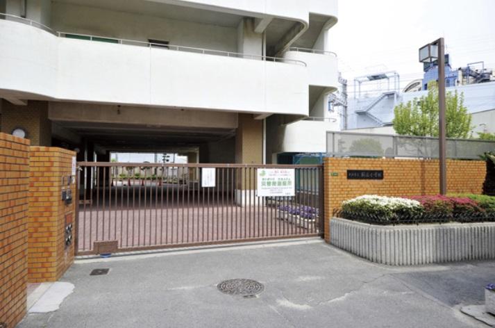 Primary school. Osaka Municipal Shinjo a 7-minute walk from the 498m Osaka Municipal Shinjo elementary school to elementary school