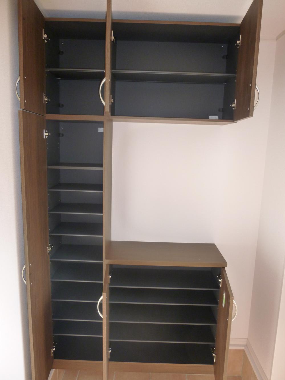 Entrance. Local (11 May 2013) Shooting